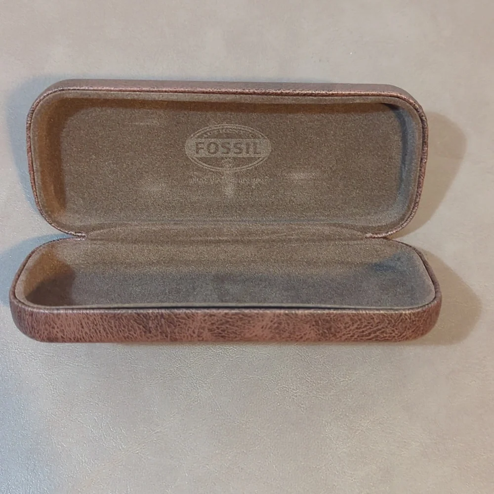 Authentic Fossil Dark Brown Hard Clamshell Eyeglass Sunglasses Travel Case
